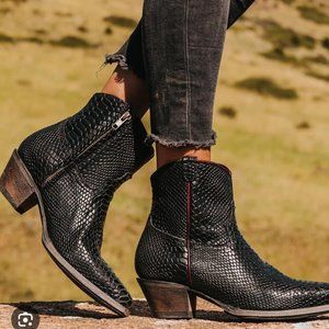 Freebird by Steven Miramar Size 9